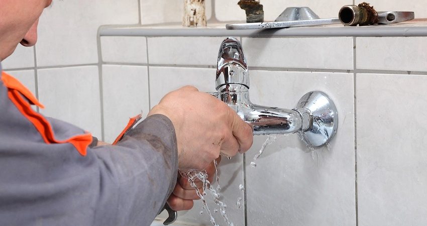 3 Mistakes to Avoid While Installing or Repairing Kitchen Plumbing